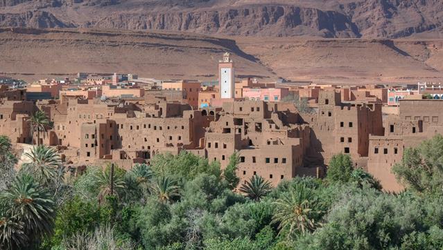 Bei der Fahrt durch das Atlasgebirge in Marokko begegnet man Schritt auf Tritt vielen wunderschönen arabischen Dörfer.